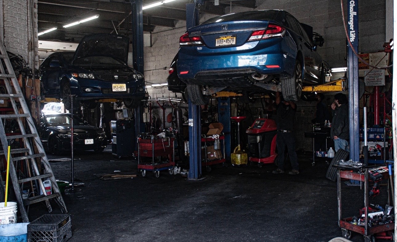 F&T Auto Center shop interior